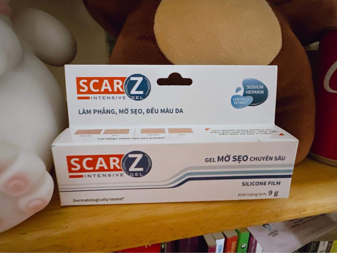 Mua cho bé nhà mình bôi vì con hay bị muỗi cắn
Gel mát, thấm nhanh, cũng ko rít nên bé ko có bị khó chịu
Mờ sẹo tốt, mẹ nào có con hay bị muỗi cắn thì nên mua tuýp này về xài nha, để sẹo thâm lâu ngày khó trị lắm