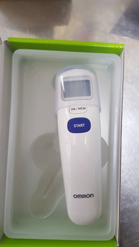 Tuy giao hàng hơi lâu nhưng thông cảm được, do giãn cách theo chỉ thị thành phố, vừa nhận được sáng này là *** thử. Review cho mọi người, về thương hiệu Omron (Nhật Bản) thì khỏi bàn, trong hộp cói sách hướng dẫn tích việt, phiếu bảo hành (hoặc dùng bảo hành điện tử) , có pin sẵn, chỉ cần kéo miếng seal là pin được kích hoạt.