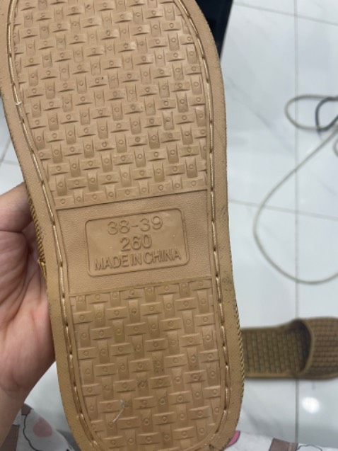 đăng thì kêu hàng Việt Nam, về nhà coi cái đế là Trung Quốc đăng thì kêu hàng Việt Nam, về nhà coi cái đế là Trung Quốc