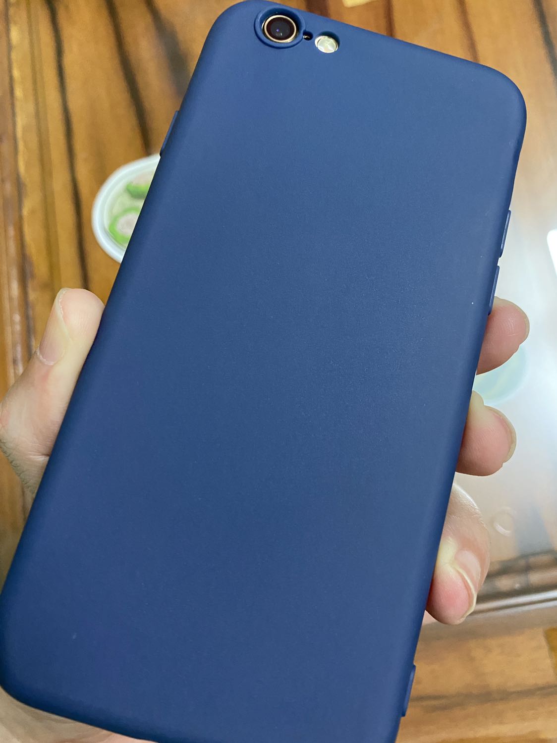 Ốp lưng dày dặn phù hợp với giá tiền ! Ốp lưng fit theo máy và mang ốp vào máy nhìn sang hẳn. Có bị giãn ra sau thời gian sử dụng lâu mới biết được. Nhưng giờ là thấy ô kê la 👍🏻
Sẽ ủng hộ shop trong những sản phẩm khác ! Thanks shop !