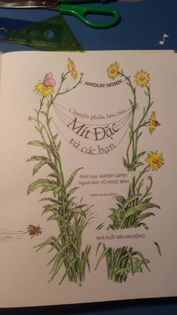 1 quyển sách rất đáng để mua cho trẻ. Nội dung dễ thương, vui tươi kèm nhiều bài học bổ ích. Bé nhà mình rất thích đọc đi đọc lại, rảnh rỗi còn tô màu cho sách thêm sinh động.