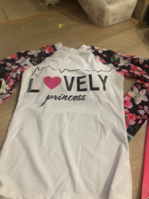 Sản phẩm như hình, thun ko bị ra màu, co tặng 1 bao balo để đồ bơ. iShop có hỗ trợ đổi size nhưng địa chỉ khó tìm.