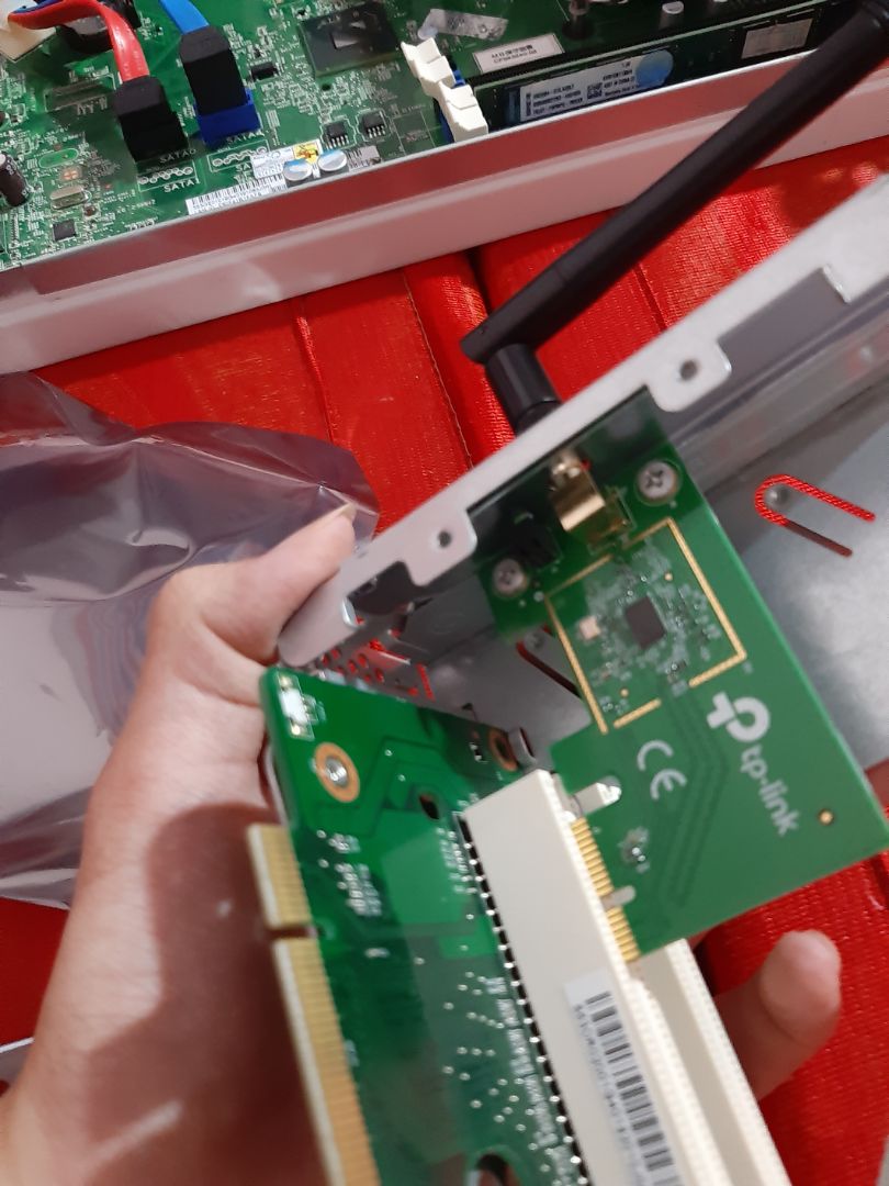 ai dùng máy bộ SFF (small form-factor) thì đừng mua vì k lắp vừa đâu
hộp ngoài hơi nát nhưng bên trong không sao
dùng fujitsu d582/g cắm card k nhận không rõ vì sao
ai biết cách lắp cho cái board chia 2 pci lane thì dạy em với chứ em chịu rồi ai dùng máy bộ SFF (small form-factor) thì đừng mua vì k lắp vừa đâu
hộp ngoài hơi nát nhưng bên trong không sao
dùng fujitsu d582/g cắm card k nhận không rõ vì sao
ai biết cách lắp cho cái board chia 2 pci lane thì dạy em với chứ em chịu rồi