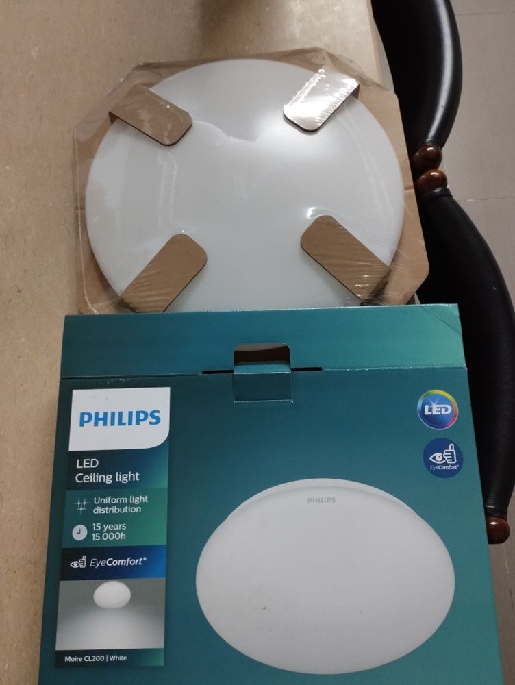 Đóng gói cẩn thận, giao hàng cũng nhanh
Đèn rất nhẹ và dễ lắp đặt
Chất lượng sản phẩm thì Philips quá ổn rồi k phải bàn thêm 
5*