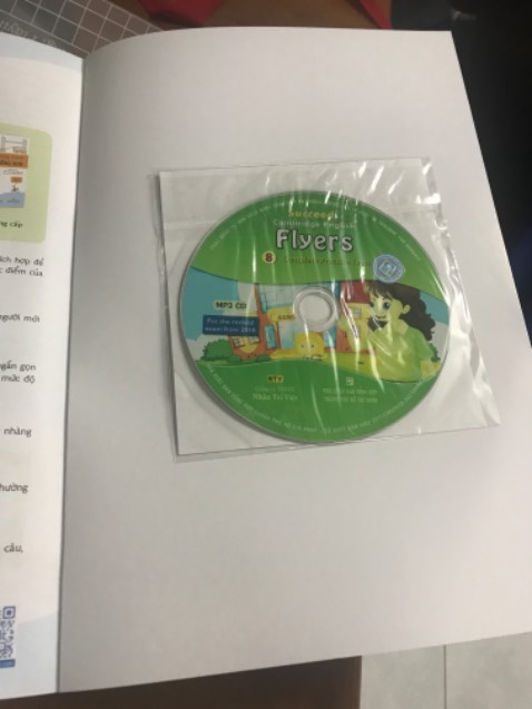 Sách đẹp như hình, đúng các phàn trong bài thi Flyers, có đĩa nghe nhưng máy tính mình ko có khe đọc. Bạn nào có file nghe cho mình xin cám ơn nhiều