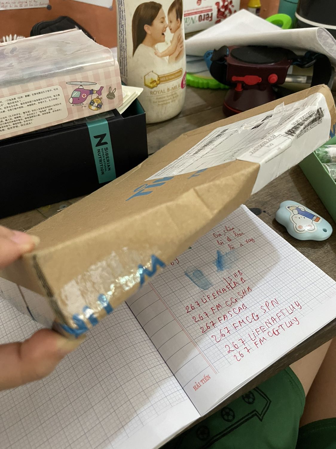 Sách dày dặn hàng về đến tay thì hộp hơi móp nhưng không ảnh hưởng đến sản phẩm bên trong. Rất ưng ý