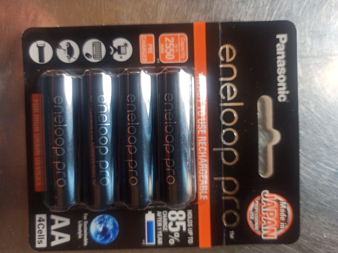 Giao hàng siêu nhanh. Sản phẩm đúng như đã đặt mua nhưng thiếu mất cái hộp đựng pin nên cho bốn sao. Chất lượng sản phẩm chưa sử dụng nên sẽ chờ đánh giá sau. Mua hàng online,  Tiki luôn là lựa chọn của mình vì độ tin cậy cao. Mong sản phẩm sẽ mang lại cho người tiêu dùng niềm tin và uy tín cho nhà bán hàng.