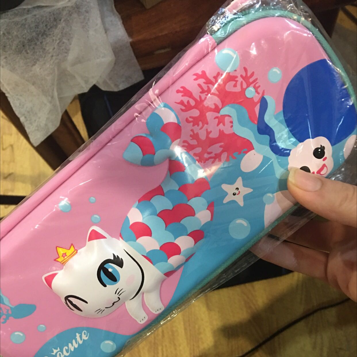 Mới đặt hôm qua nay đã nhận được hàng , đóng hàng rất cẩn thận , hộp bút quá đẹp luôn shop