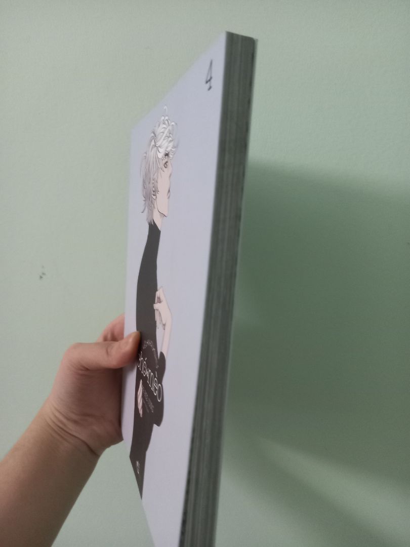 Mình mua trong đợt dọn kho của Nhã Nam. Bìa truyện không bị bẩn, giấy tốt. Giao hàng nhanh lắm luôn.