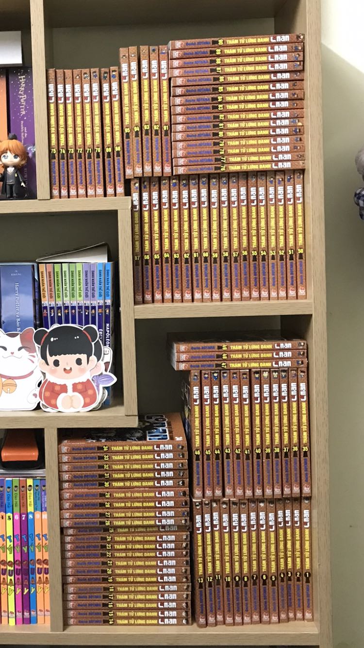 Nhận đủ truyện, truyện mới và đẹp

Tuy nhiên đóng gói hơi ko cẩn thận, có một quyển phần rìa trên góc trái của bìa truyện bị gập một xíu