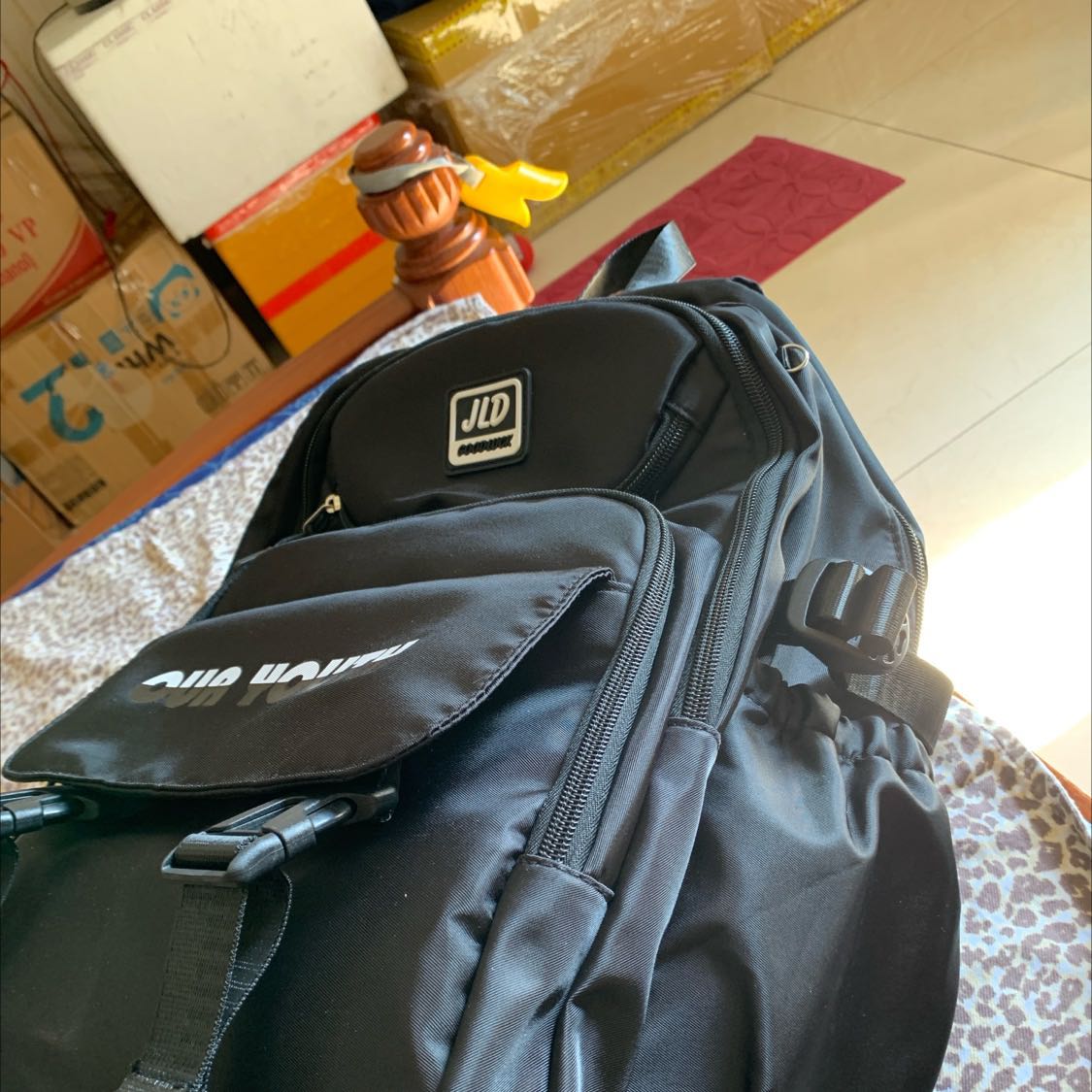 Rất hài lòng, nhiều ngăn rất thich, rẽ