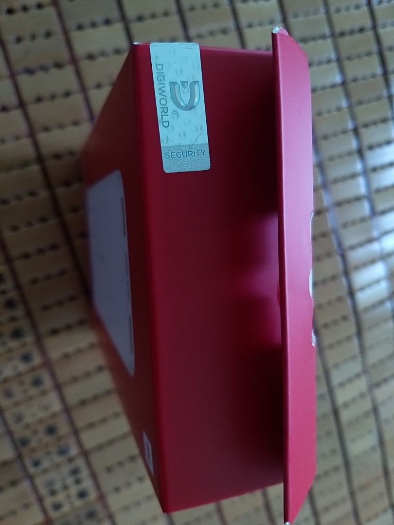 Hàng chính hãng, tem nhãn, mã vạch, code ... đầy đủ, hộp nguyên vẹn có tem niêm phong. Giao hàng nhanh.
chỉ có ghóp ý nhỏ với shop là nên quấn xung quanh hôp nilon chống sốc cho sản phẩm thì tốt hơn, vì hộp đựng của tiki thì to mà pin lại nhỏ, quá trình vận chuyển méo dập hết hộp.
Còn độ bền thì xài 1 thời gian nữa mới biết