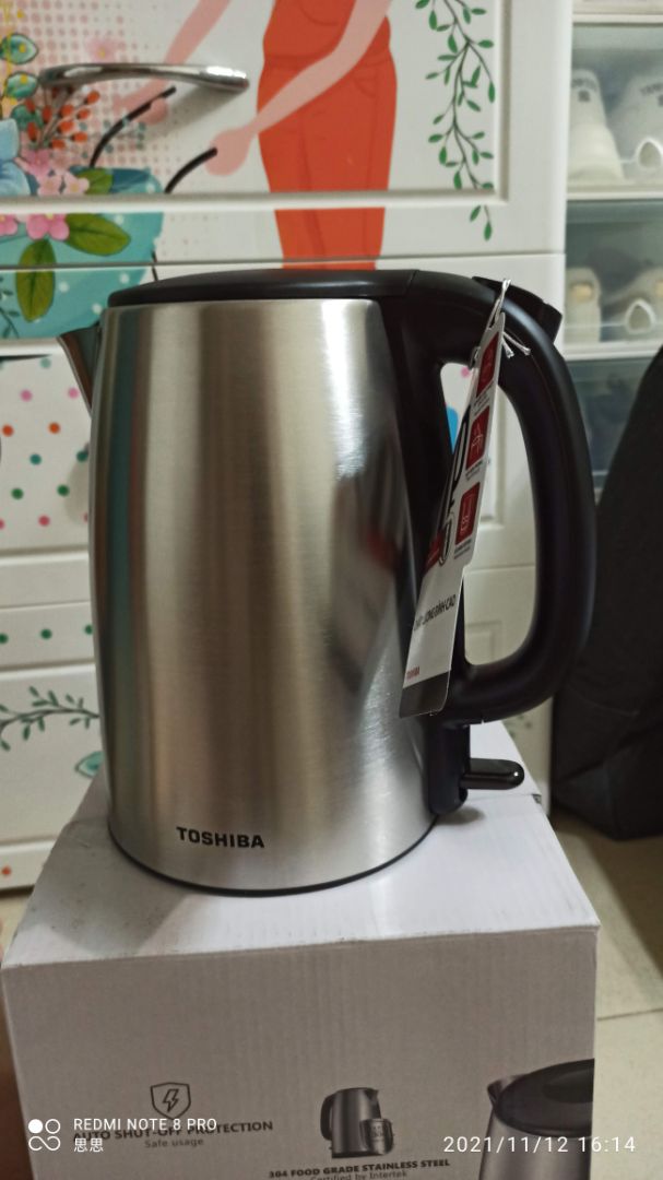 Đợt này tiki giao hàng nhanh, sp đẹp , mới tinh từ trong ra ngoài. Dung tích bình lớn hơn bình cũ nhà mình nên tính ra nấu hơi lâu 1 chút , bình giữ nhiệt tốt, mình nấu cách 4 5 tiếng mà sờ vào bình vẫn còn ấm , nước cũng còn ấm luôn , điểm 10 cho sp 👍