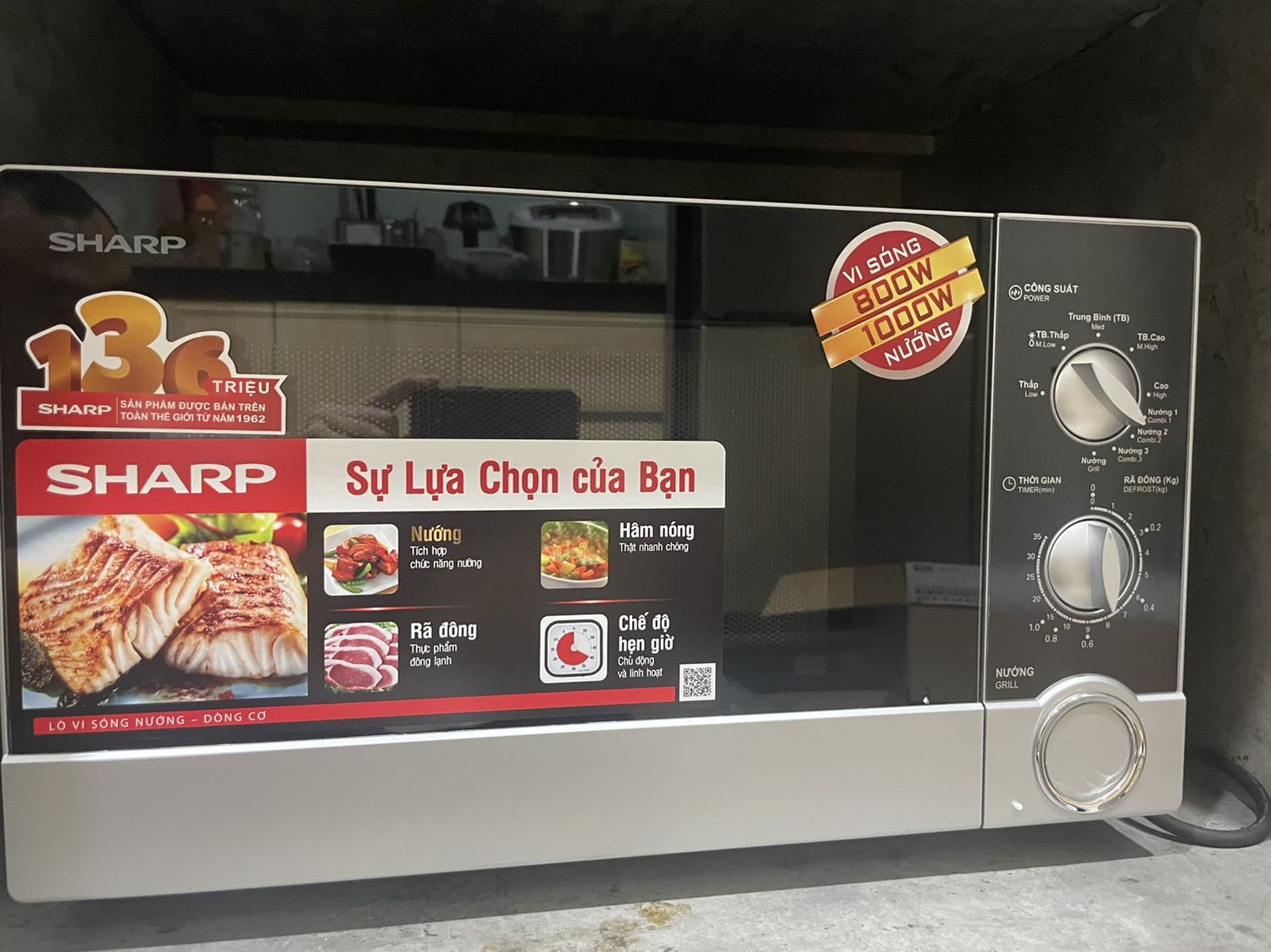 Giao nhanh, giá yêu thương. Nút vặn chắc chắn. Thanh gia nhiệt nướng gọn ràng. Ai thích nắn nắn xoay xoay thì loại này là số “dách”. Ngoại hình ok. Chỉ ghét nhất mấy cái decal dán lên sản phẩm. Gỡ ra trần ai. Giao nhanh, giá yêu thương. Nút vặn chắc chắn. Thanh gia nhiệt nướng gọn ràng. Ai thích nắn nắn xoay xoay thì loại này là số “dách”. Ngoại hình ok. Chỉ ghét nhất mấy cái decal dán lên sản phẩm. Gỡ ra trần ai.