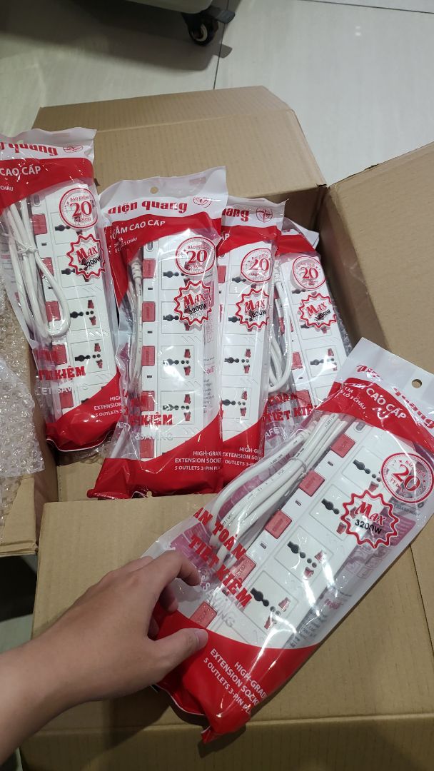 Sản phẩm đúng mô tả, giá cả ok. Thuộc Tiki Trading nên có xuất hóa đơn.
Nút bấm có vẻ lơi xíu nhưng chắc kiểu nó vậy, bấm cạch cạch rất chắc chắn.
Giao nhanh, đặt giao trong 2 ngày cùng HCM.