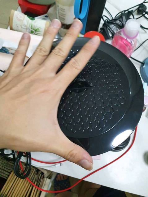 Lồng đèn bắt muỗi to, quạt hút mạnh hơn các loại đèn muỗi made in china khoảng 100k. Đèn led một bên sáng trắng, một bên sáng kiểu tia cực tím. Đang dùng thử, sẽ đánh giá tiếp về hiệu quả bắt muỗi.