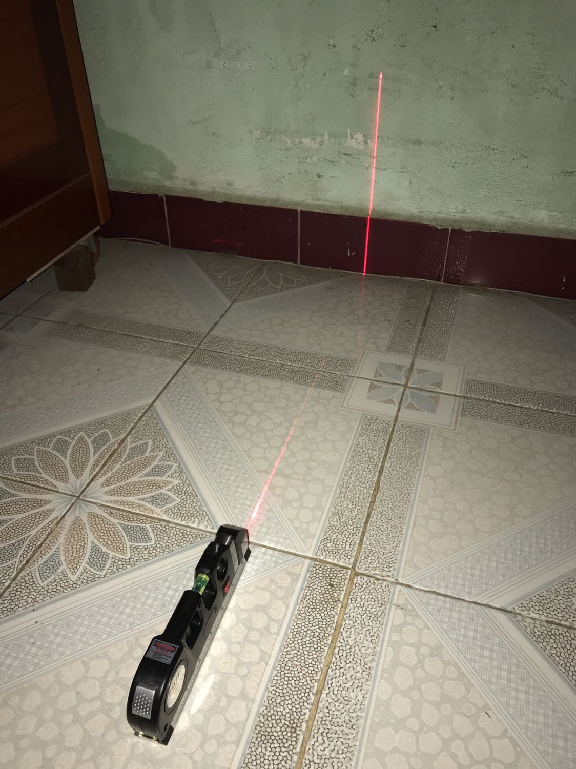 Đóng gói ok giao hàng khá nhanh. Hàng phù hợp với mức giá bình dân. Tia lazer sáng tương đối trong khu vực tối. Ngoài trời thì ko rõ khi để cự li xa. Có 3 viên pin dự phòng