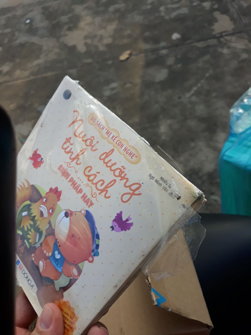 Lần đầu mua online k kiểm hàng do tin tưởng Tiki, không ngờ hàng cũ, ướt nước, bong tróc, giống như sách cũ đã qua sử sụng, không có cả khoen nhựa, rất không hài lòng.Mong shop kiểm hàng, giao hàng đúng miêu tả khi gửi để giữ uy tín.