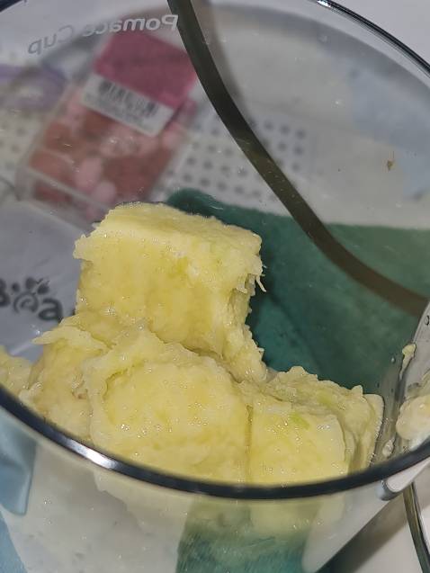 Mẫu mã đẹp thôi chứ ép k chậm miếng nào luôn á, ép k kiệt nước, bã ra vẫn còn sệt sệt