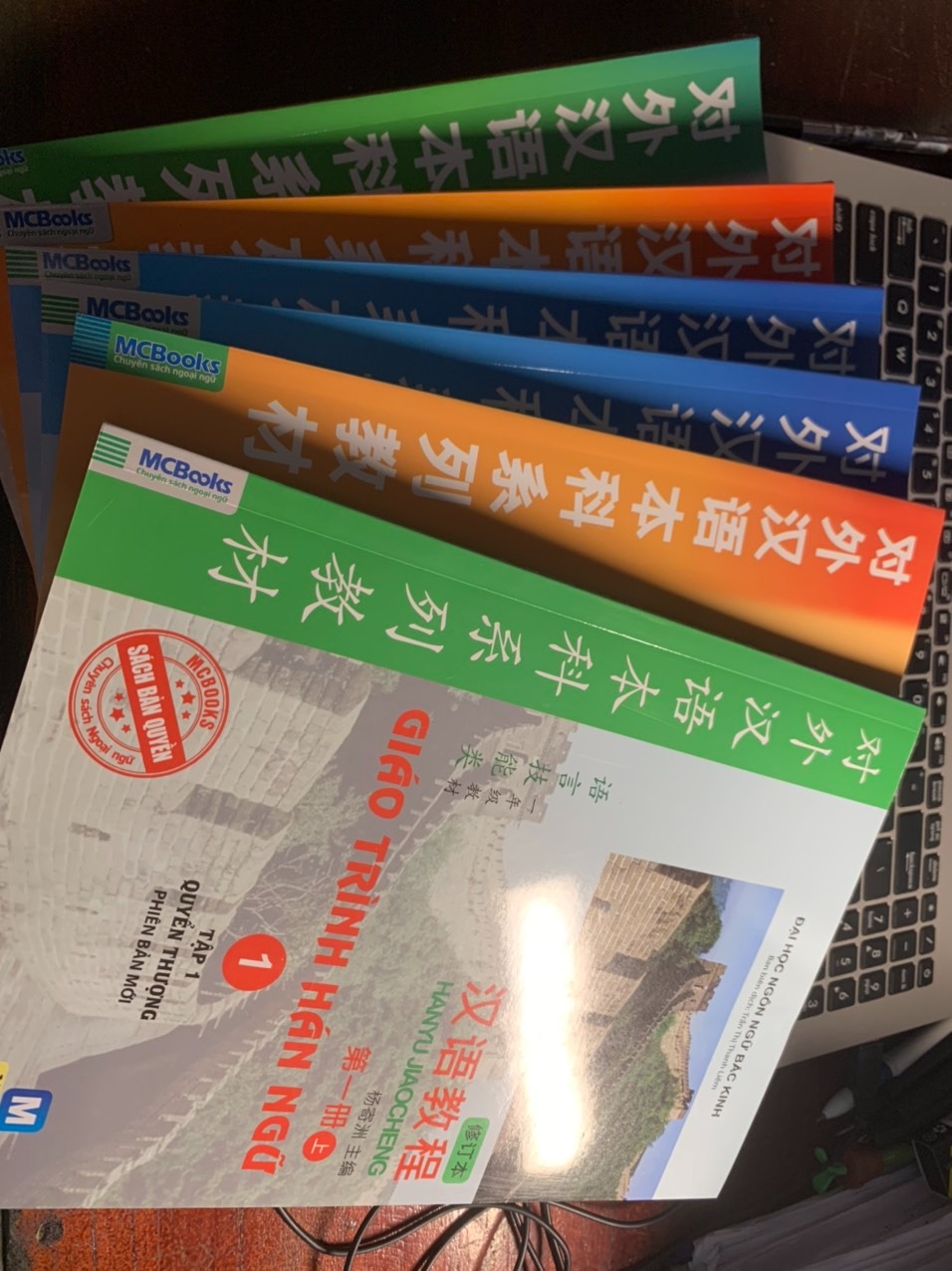 Sách đẹp, chữ in rõ ràng, được đóng gói cẩn thận.
Giao hàng nhanh,hẹn thứ 5 mà thứ 3 mình đã nhận được hàng