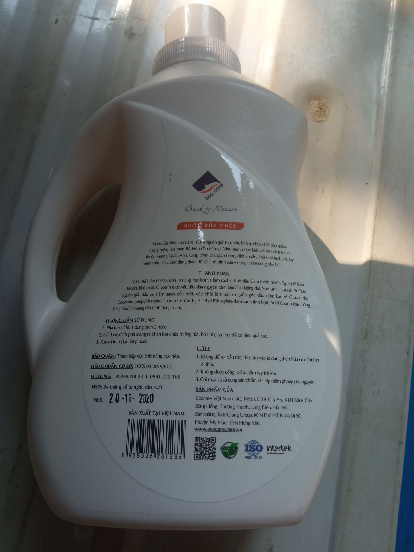 Nước rửa chén mùi thơm nhẹ của tinh dầu cam tự nhiên, rửa bát khá sạch nhưng rửa đồ dầu mỡ thì hơi tốn. Nói chung với nước RC hữu cơ như này dùng tốt.