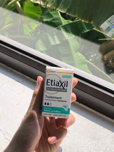 Khử mùi rất tốt. Lăn cái này là hoạt động thoải mái, nắng nóng thoải mái ko sợ mùi luôn. Mình mua dùng nhiều lần rồi, shop này là lần đầu tiên mua nhưng dùng 1 lần là biết thật hay giả liền, hàng chuẩn nha