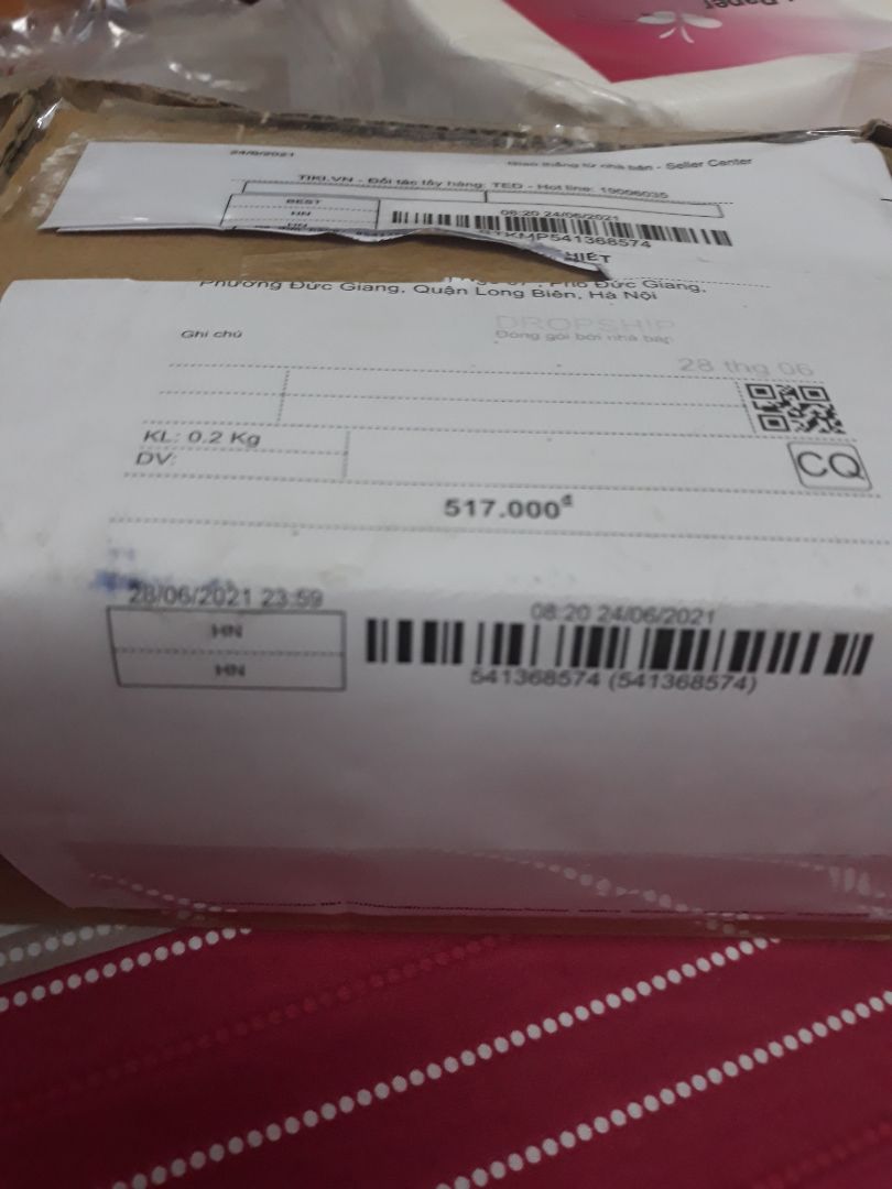 hàng không đúng quảng cáo . thứ nhất đóng gói kiện hàng sơ sài , ko có nhãn mác tiki , ko có tên,  địa chỉ nhà bán hàng . thứ 2 quảng cáo thì có hỗ trợ tìm kiếm bằng giọng nói nhưng ko có . tóm lại giao sp kém chất lượng ko đúng mô tá .