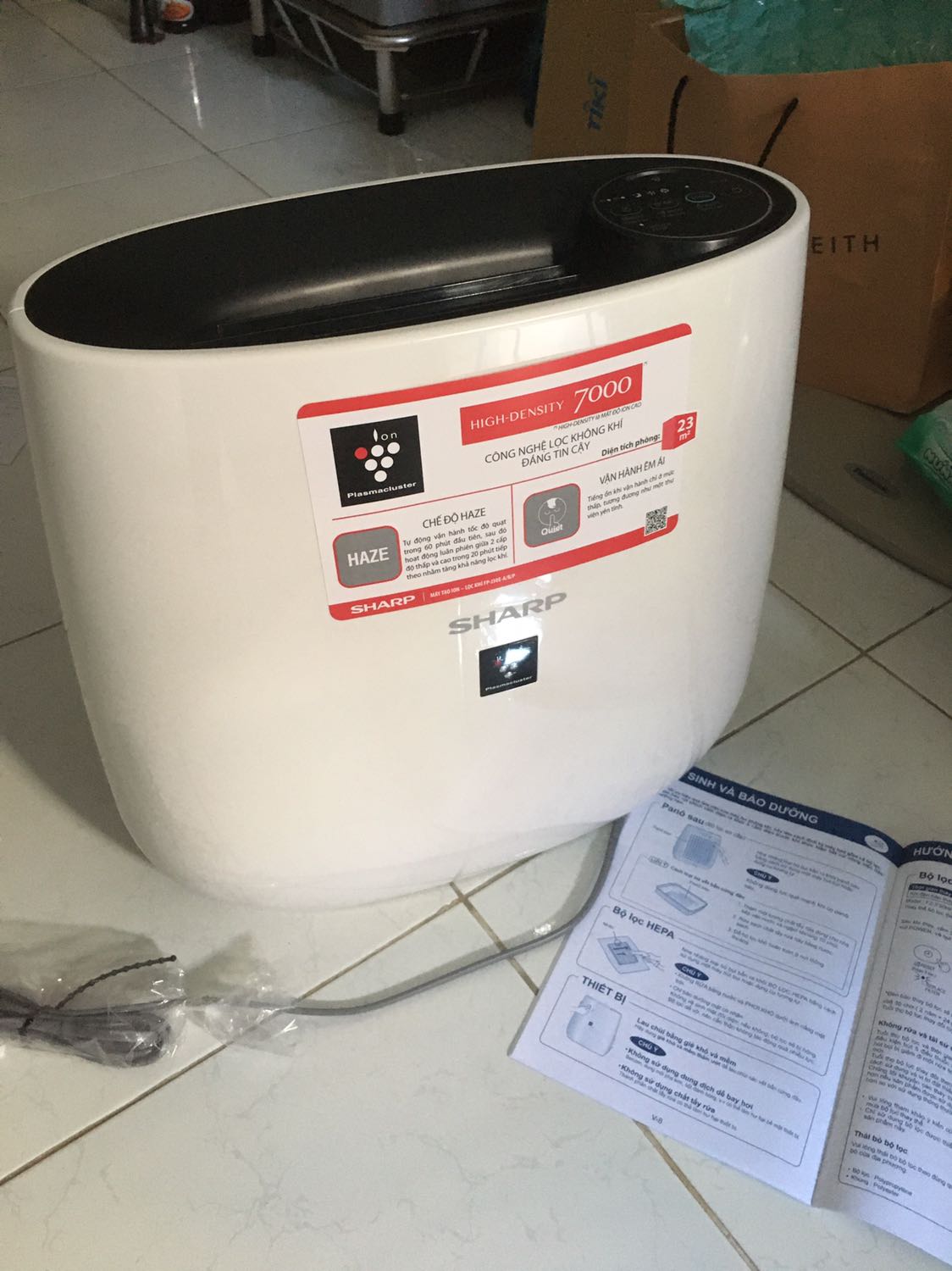 Máy siêu đẹp, tiki đóng gói giao hàng rất cẩn thận, shipper rất lịch sự.
Sản phẩm có kèm theo phiếu bảo hành, gọi vào tổng đài để đăng ký nhé. 
Mình mới cho chạy thử thì thấy máy rất êm, có nhìu chế độ, chế độ nhanh thì có tiếng nhưng ko ồn, mình thấy không vấn đề gì cả. 
??? Máy siêu đẹp, tiki đóng gói giao hàng rất cẩn thận, shipper rất lịch sự.
Sản phẩm có kèm theo phiếu bảo hành, gọi vào tổng đài để đăng ký nhé. 
Mình mới cho chạy thử thì thấy máy rất êm, có nhìu chế độ, chế độ nhanh thì có tiếng nhưng ko ồn, mình thấy không vấn đề gì cả. 
???