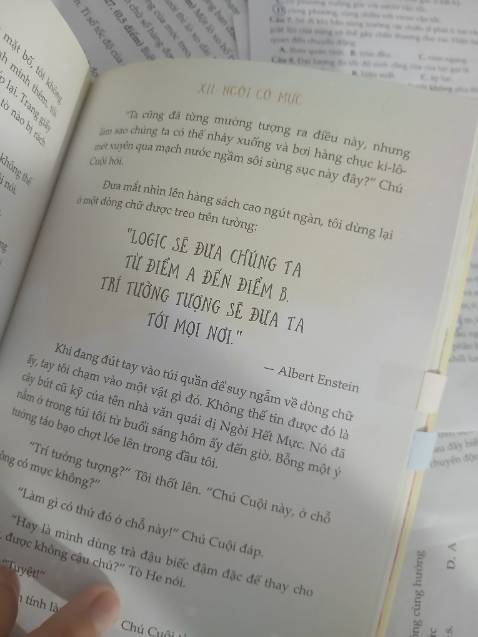 Sách nhiều màu sắc, hình vẽ, giấy dày dặn trông thích vô cùng. Đọc sách như trở về tuổi thơ, có cảm giác được truyền năng lượng tích cực, đáng yêu vô cùng