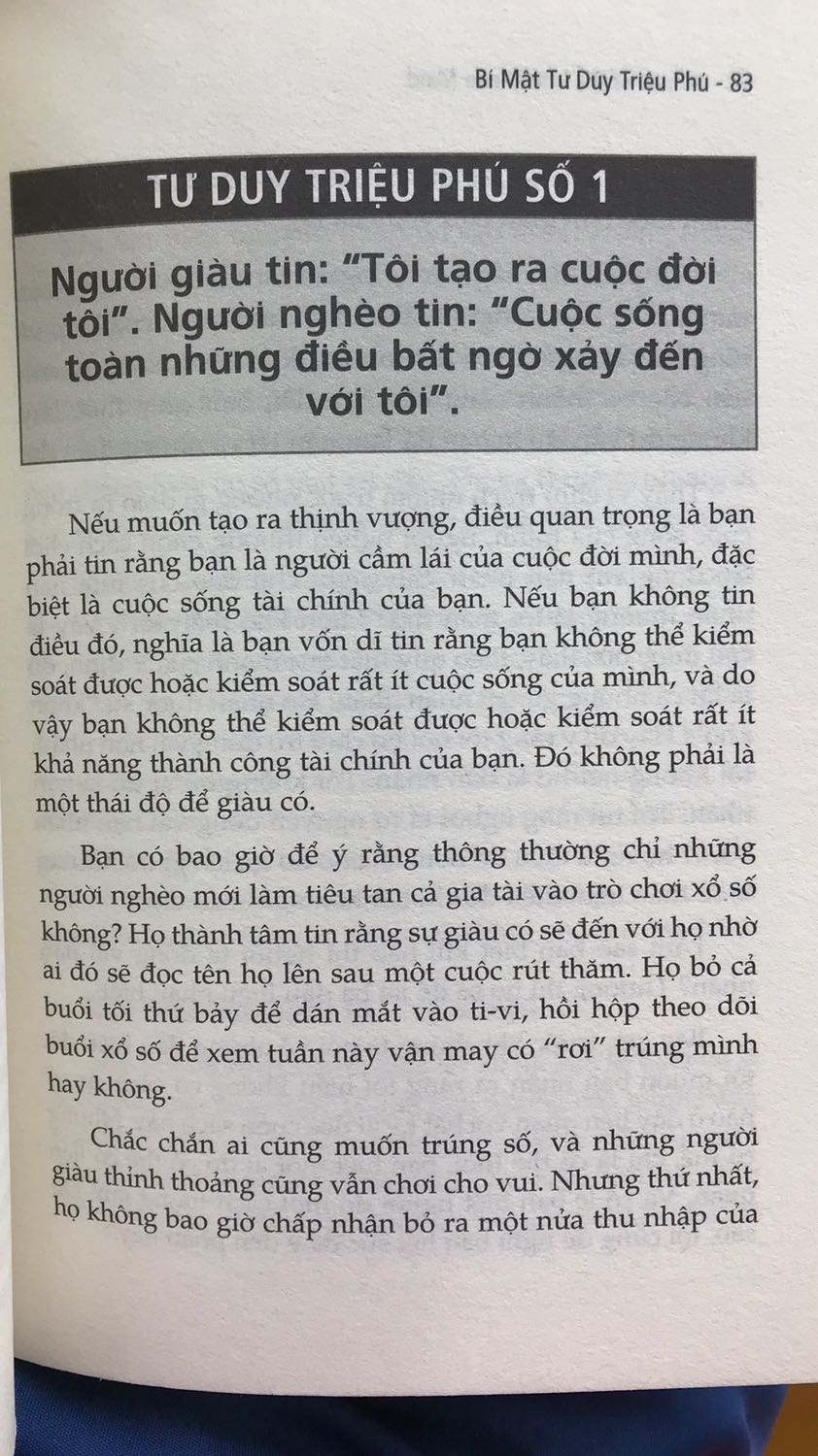 Đối với Donald J. Trump, ông ấy ko chấp nhận mình có tư duy triệu phú, vì ông ấy luôn suy nghĩ và hành động như 1 tỷ phú. Cuốn sách cũng sẽ chỉ ra cho bạn hiểu vì sao người giàu lại càng giàu, người nghèo thì vẫn mãi nghèo. Người nghèo họ nghèo về tư duy dẫn đến nghèo nàn về cuộc sống. Chúc các bạn đọc sách hiệu quả :))