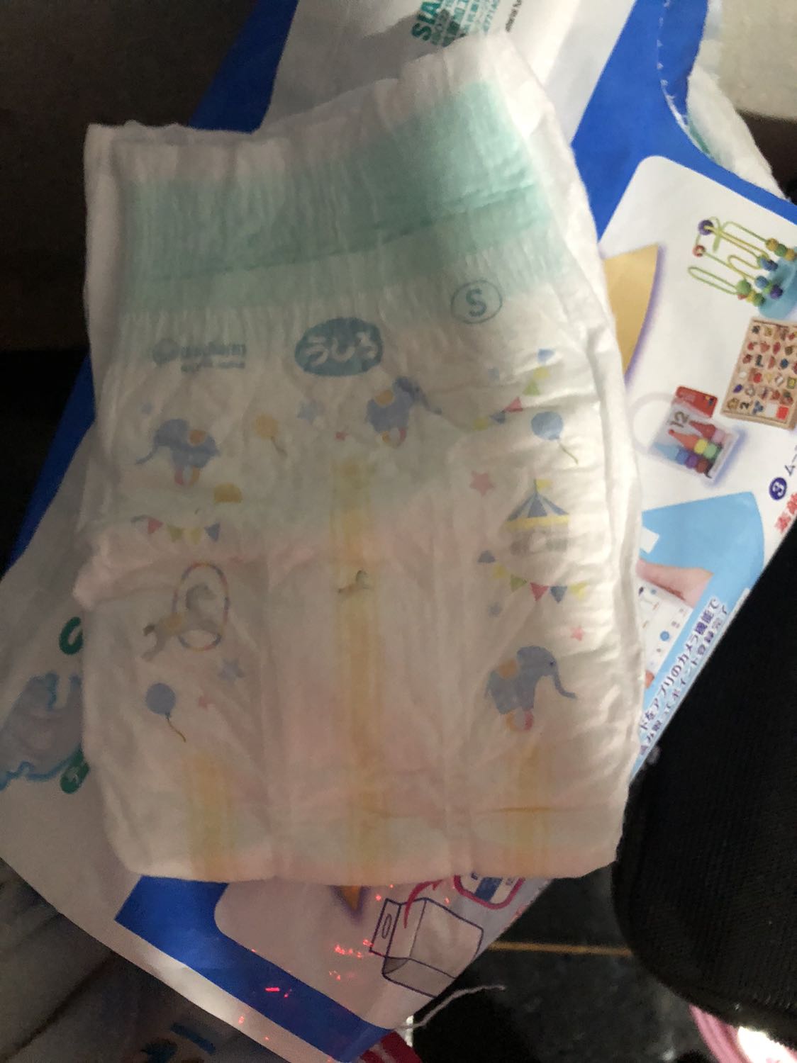 Đóng gói bình thường. Check đc mã vạch. Hi vọng con hợp bỉm