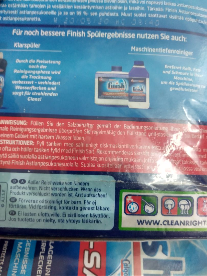 Shop giao cho mình cả 5 hộp muối đều trong tình trạng vỏ hộp ướt mèm, muốn bục đến nơi. Mình đã liên hệ với Tiki để đổi sản phẩm mới. Shop nhớ kiểm tra kĩ hàng trước khi đổi lại cho mình.