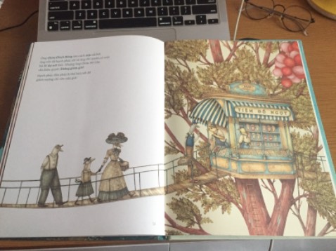 Quyển sách tuyệt vời cho thiếu nhi và cả người lớn nữa. Mình thật sự mê mẩn những trang minh họa tuyệt đẹp, đậm màu sắc châu Âu
Shop đóng gói rất cẩn thận, sách nguyên vẹn, giao hàng nhanh!