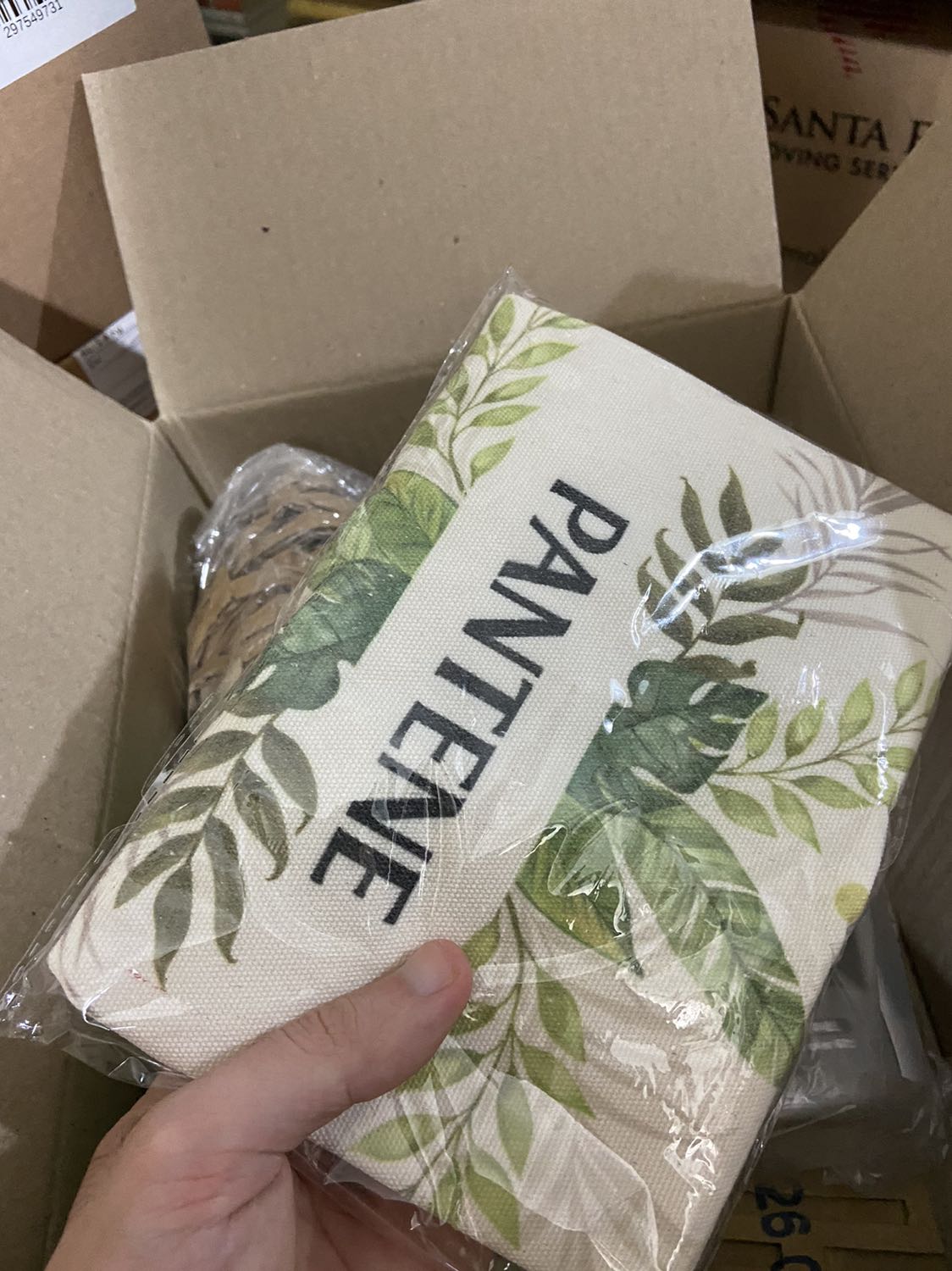 Dịch nhưng dịch vụ TIKI GIAO HÀNG SIÊU NHANH Ở HANOI. Rất uy tín, chất lượng. 

DẦU GỘI ĐẦU đúng mẫu mã không như lần trước, giao hàng đầy đủ quà tặng kèm theo giảm giá nhiều mà giá siêu yêu khi áp mã, lô hàng hạn sử dụng còn dài đảm bảo. CỰC KỲ HÀI LÒNG VỚI TIKI & P&G! TUYỆT VỜI!