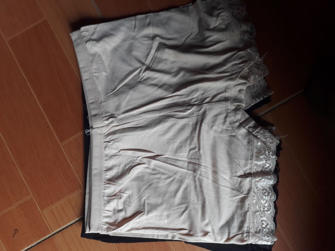 quần chất liệu đẹp, co dãn mặc vừa, giá tiết kiệm, tặng shop 5*.