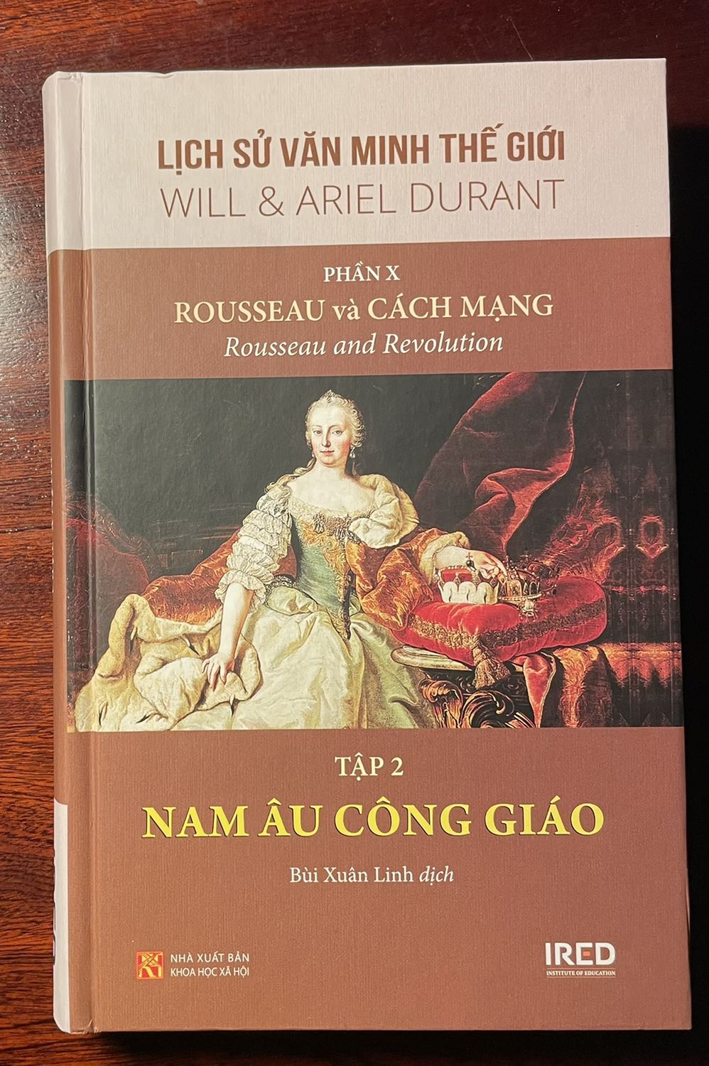 Bộ này thì không có gì phải chê cả.
Nội dung cuốn này thì như tên đã nói rõ. Tuy nhiên đúng là khu vực Nam Âu này có vẻ đỡ căng thẳng hơn phần còn lại của châu Âu trong thế kỷ 18 với sự phát triển rực rỡ của nghệ thuật.