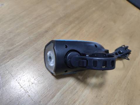 Ánh sáng chiếu xa, kiểu dáng gọn nhẹ, còi phát to, rất hài lòng với sp