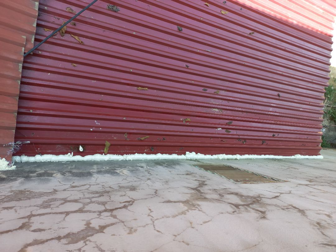 mới xịt dc có 1 đoạn thì đã hết keo rồi, nếu để mưa xả trực tiếp vào thì vẫn bị trôi keo nha nếu xịt các vết nứt tường k bị nước mưa tạt trực tiếp vào thì ok