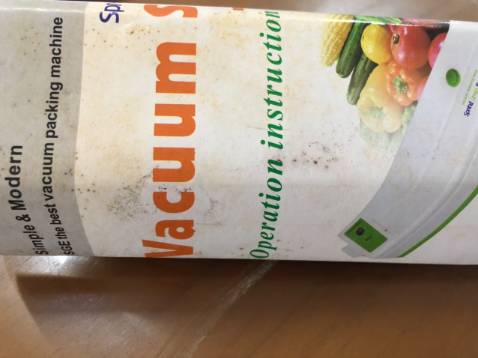 Hàng có nhiều vết trầy xước, có hiện tượng sử dụng rồi. Catalog kỹ thuật không bị móc meo, không có hướn dẫn sử dụng tiếng việt. Không có tem bảo hành dán trên thân máy.