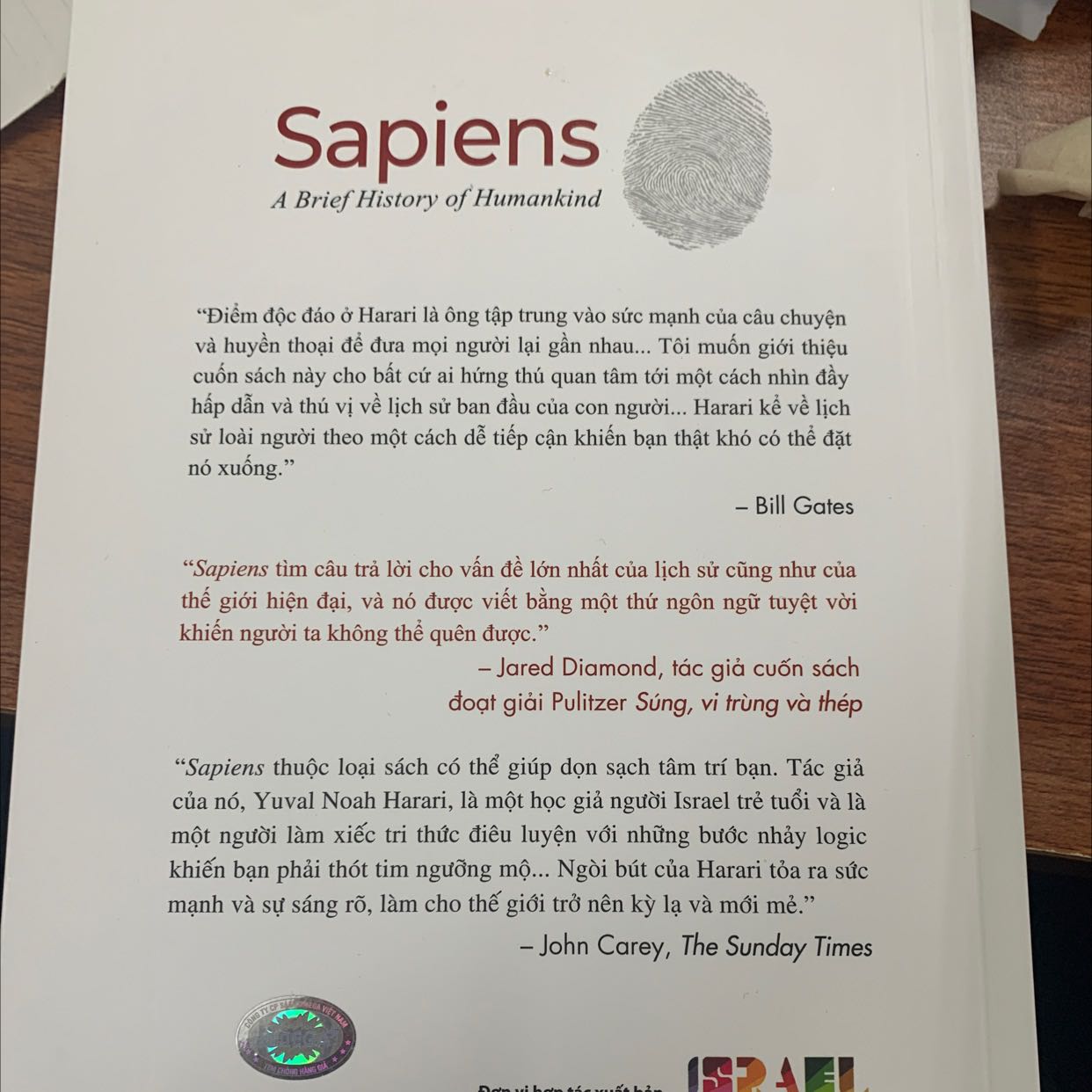 Sách đọc mê lắm luôn í ạ! Ngoài ra, bên vận chuyển rất để ý trong việc vận chuyển sách, sách bọc cẩn thận bằng xốp và giấy bọc.