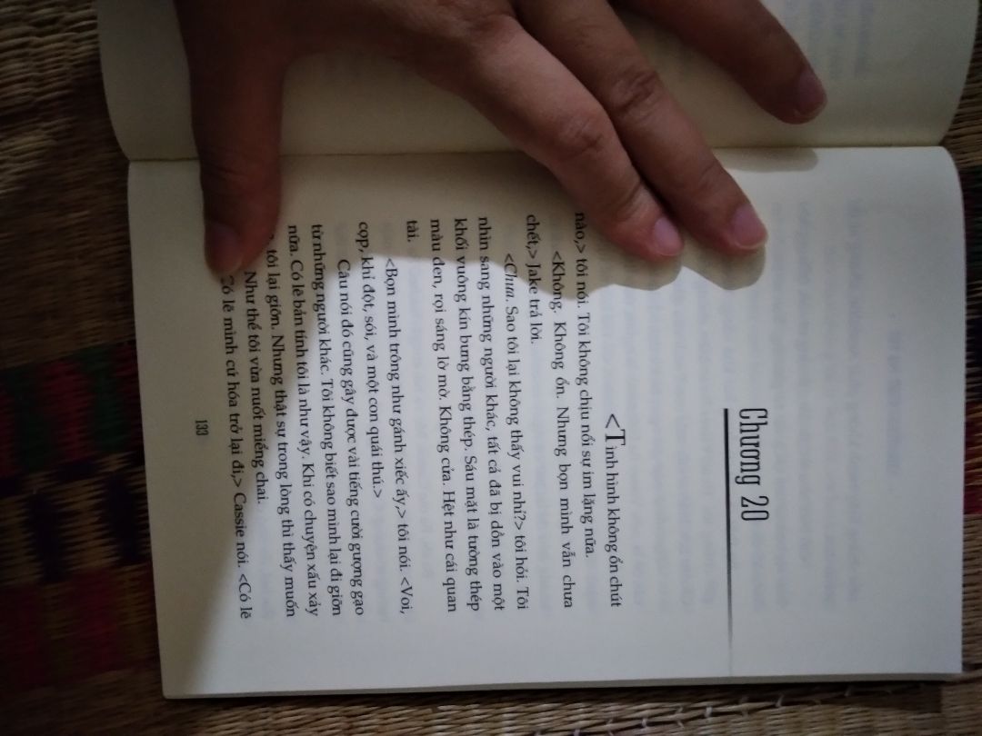 bìa đẹp,  giao hàng nhanh, sách bị bụi, chắc để nằm kho lâu quá :)