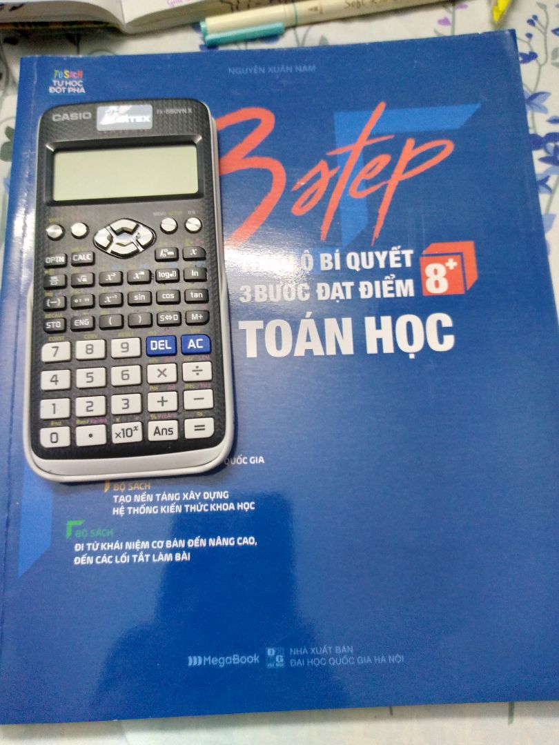 Phần lý thuyết hơi khó hiểu và khá ít nếu chỉ mua sách về tự học, tuy nhiên có nhiều bài tập, lời giải đầy đủ, có công thức tính nhanh.
Sách đẹp, siêu to, giao cũng khá nhanh.