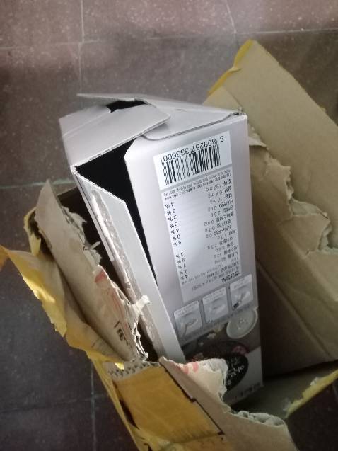 Gói hàng kiểu kì cục, gây ức chế, mở khó khăn, lôi ra được thì cái hộp rách banh chành.  Khi pha uống có mùi hôi dầu rất khó chịu. Lỡ mua 2 hộp 100 gói r, phải ráng uống thôi. Mong là k ảnh hưởng đến hệ tiêu hóa. Uống xong 5p r vẫn thấy khó chịu