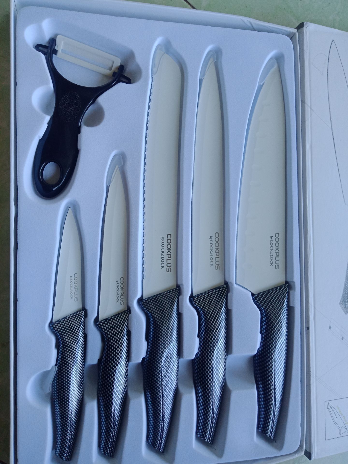 hàng chuẩn của Lock thì bền và chất lắm mọi người.
ở ngoài nhìn càng mê hơn, đẹp lắm nhé mọi người.
bén ngọt lun í, cắt thịt muối là chuẩn đẹp 😍