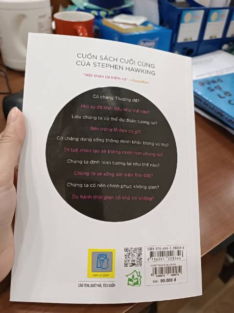 Mình ngưỡng mộ Stephen rất nhiều, khoa học vũ trụ như 1 bức tranh siêu thực ấn tượng k dành cho người duy tâm, hihi