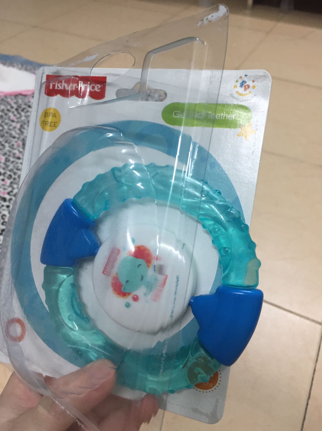 Sản phẩm có lớp vỏ nhựa bên ngoài đã bị mở ra từ trước; sản phẩm bên trong thì bị trầy xước và xỉn màu nhưng đã qua sử dụng. Không thể tin là sản phẩm dành cho trẻ sơ sinh mà shop này có thể làm như vậy được. Tôi đã email nhờ Tiki giải quyết. Tôi thường xuyên mua hàng Tiki nên hy vọng Tiki kiểm soát tốt hơn với những sản phẩm từ các nhà cung cấp.