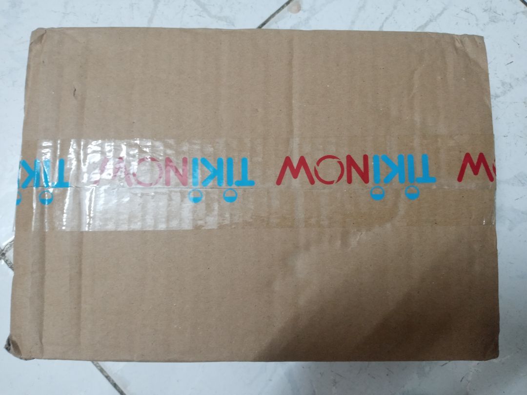 Giao hàng nhanh, uy tín.
Sách được giao theo combo nên 2 cuốn sách được gói chung một bọc nilon chuyên dụng dùng để gói sách.
Nội dung hay, nhưng như bìa sách, chỉ 18 tuổi trở lên mới được đọc vì trong sách có nhiều nội dung gây sốc có thể ảnh hưởng nhận thức của trẻ em.