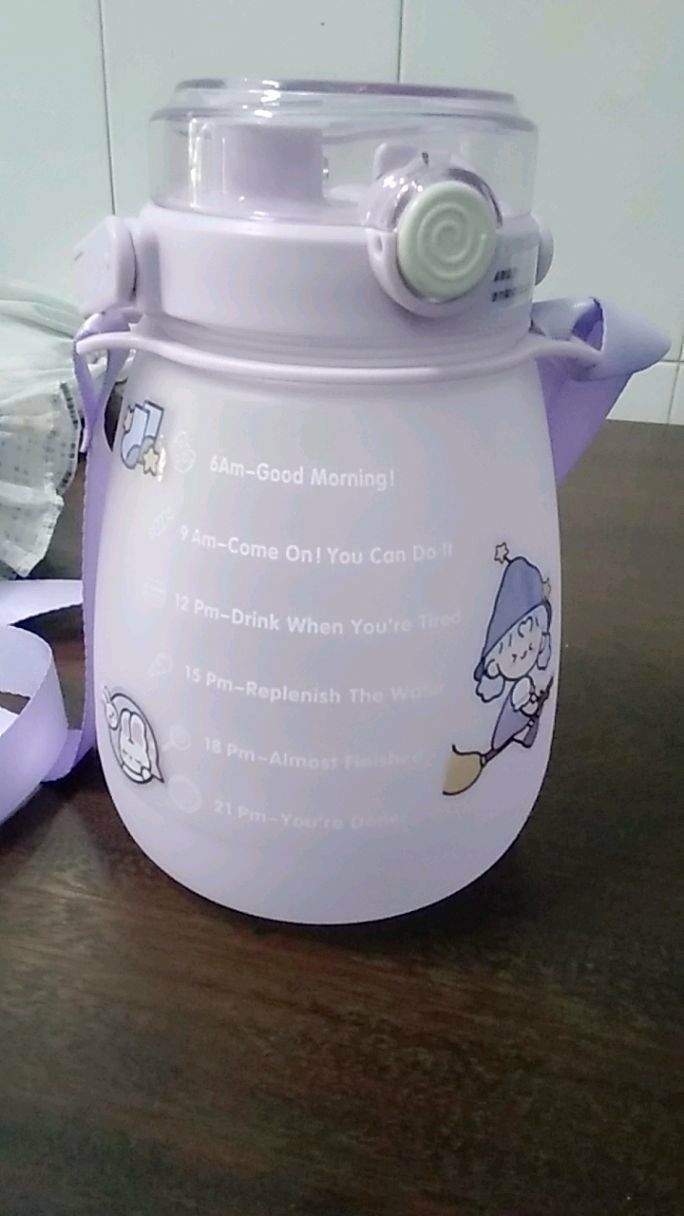 Bình màu đẹp, có kèm sticker dễ thương. Sẽ ủng hộ shop lần sau nữa!