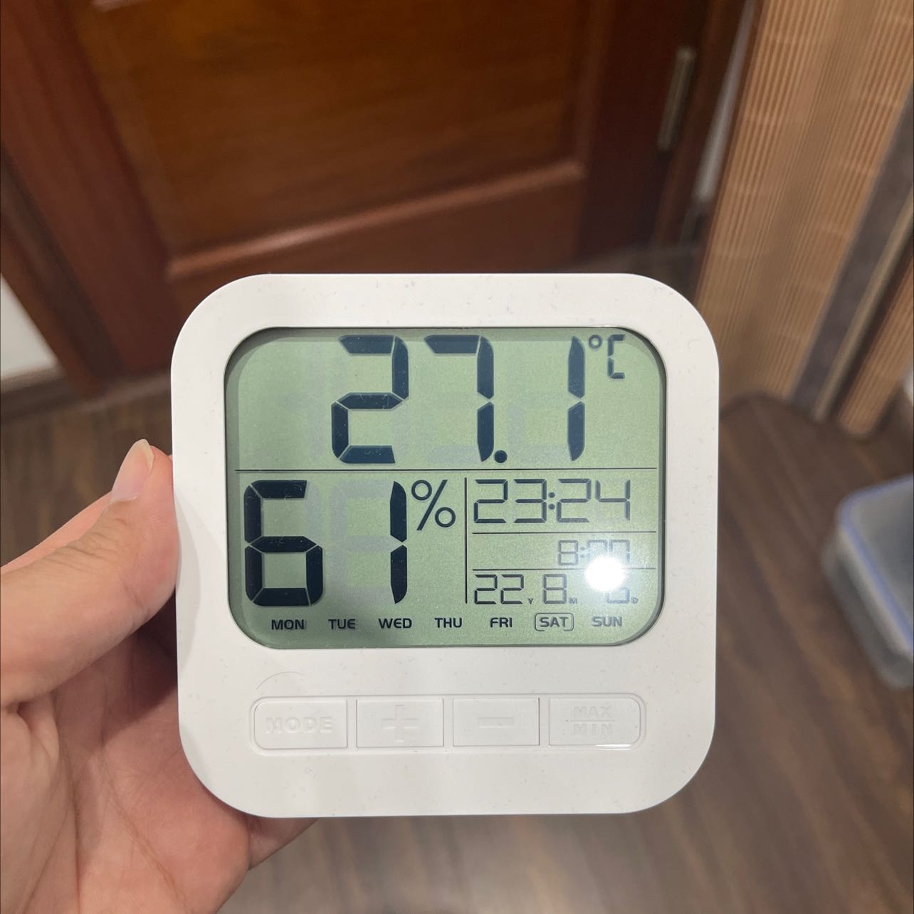 Sản phẩm số to rõ ràng, tuy không kết nối không dây vào app như mấy em thông minh nhưng vì thích cái giao diện này nên mua. Sp rẻ hơn *** Sản phẩm số to rõ ràng, tuy không kết nối không dây vào app như mấy em thông minh nhưng vì thích cái giao diện này nên mua. Sp rẻ hơn ***