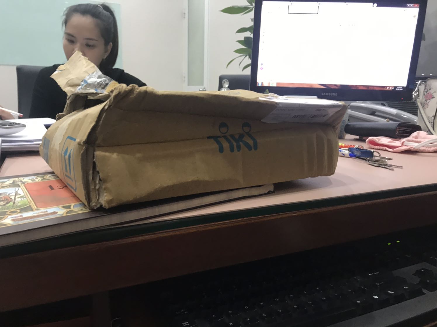 Nhận hàng quá thất vọng- đề nghị TIki gửi đổ sản phẩm k bị lỗi - sách đc gói cẩu thả, dẫn đến mua năm sản phẩm mà đến 3 sản phẩm bị hư góc , gãy Nhận hàng quá thất vọng- đề nghị TIki gửi đổ sản phẩm k bị lỗi - sách đc gói cẩu thả, dẫn đến mua năm sản phẩm mà đến 3 sản phẩm bị hư góc , gãy